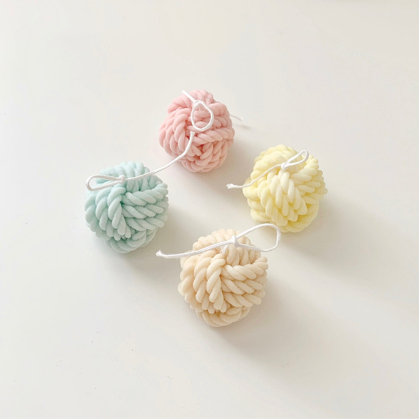 knit ball candle