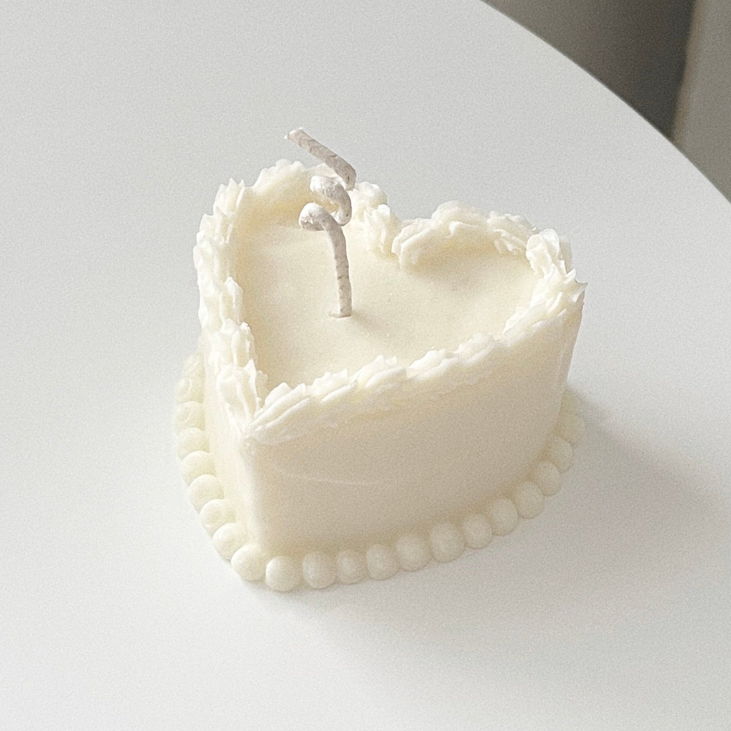 heart cream cake candle