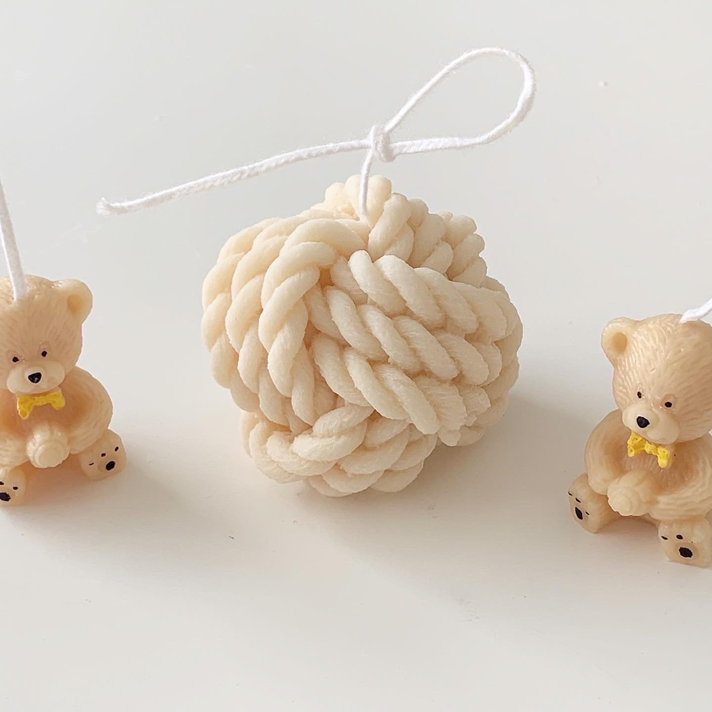 knit ball candle